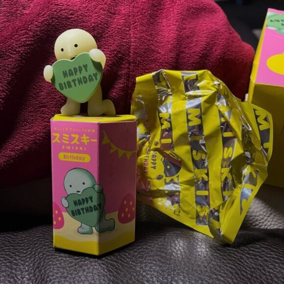 Smiski Birthday Series Happy Birthday Message Glow In The Dark Figure - Picture 1 of 2